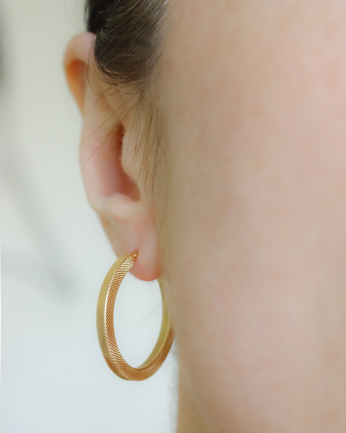 Elegant Vintage 9ct Gold Oval Hoop Earrings by UNOAERRE