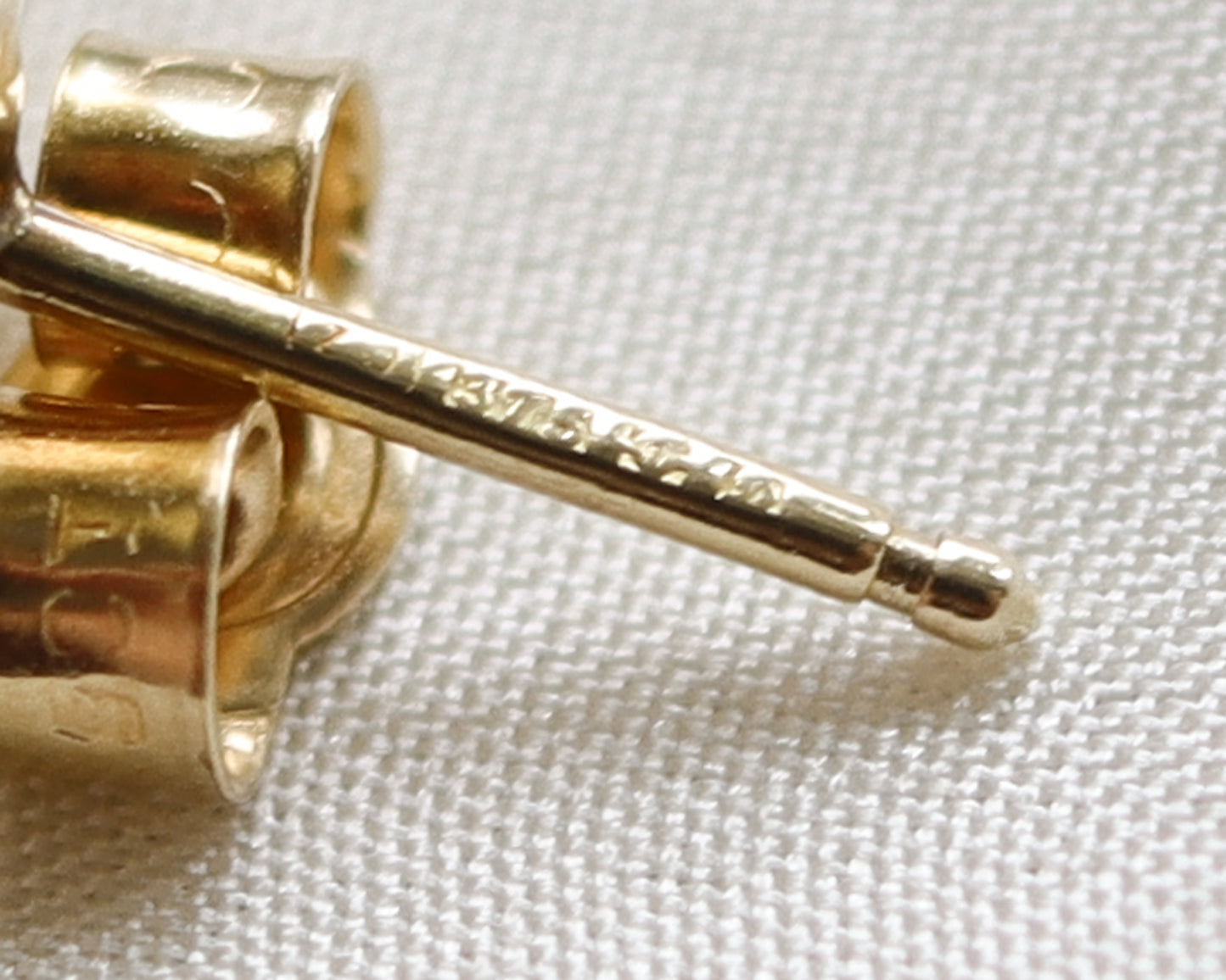 9ct gold pearl stud earrings