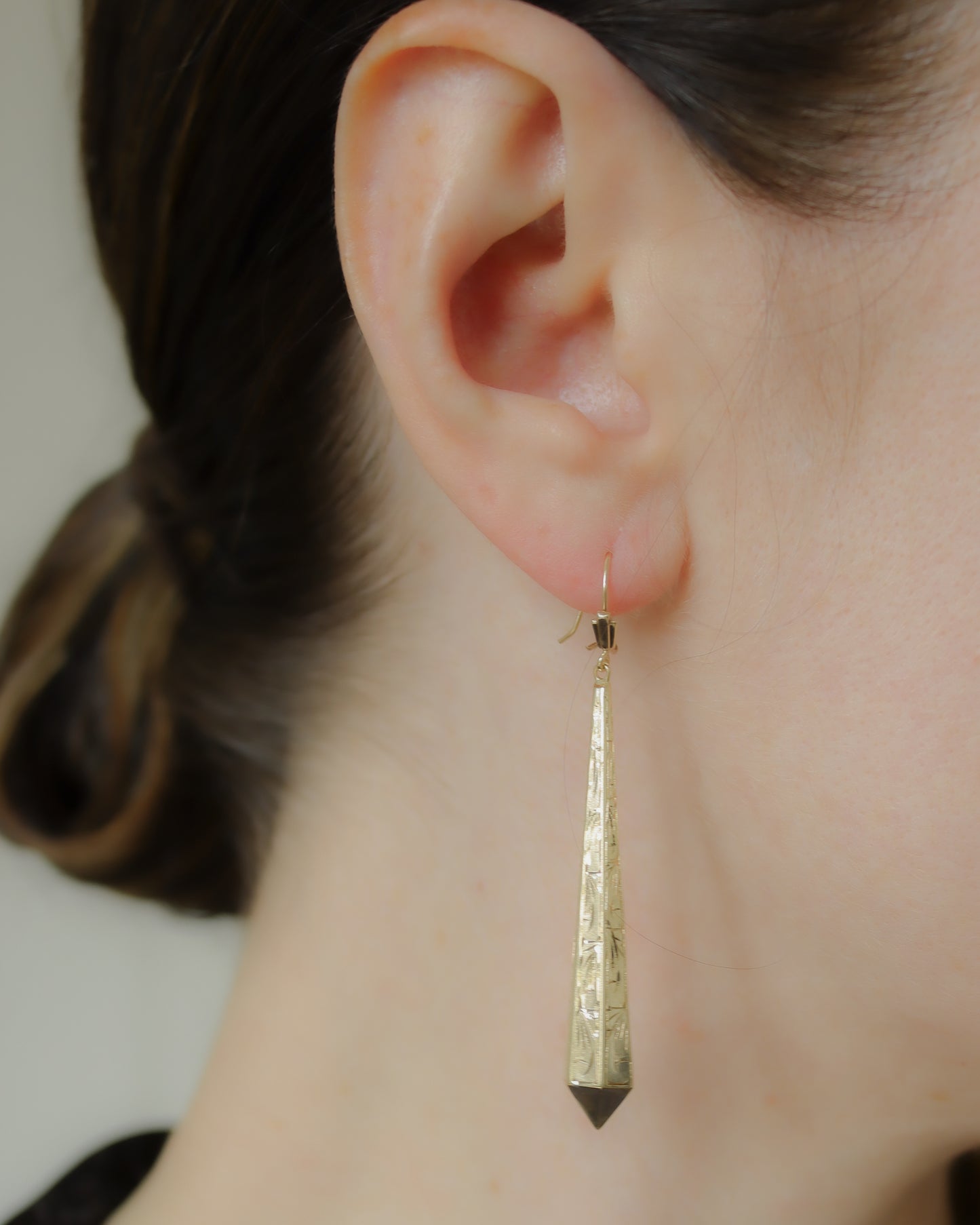 Dramatic pendulum drop floral etched dangle earrings