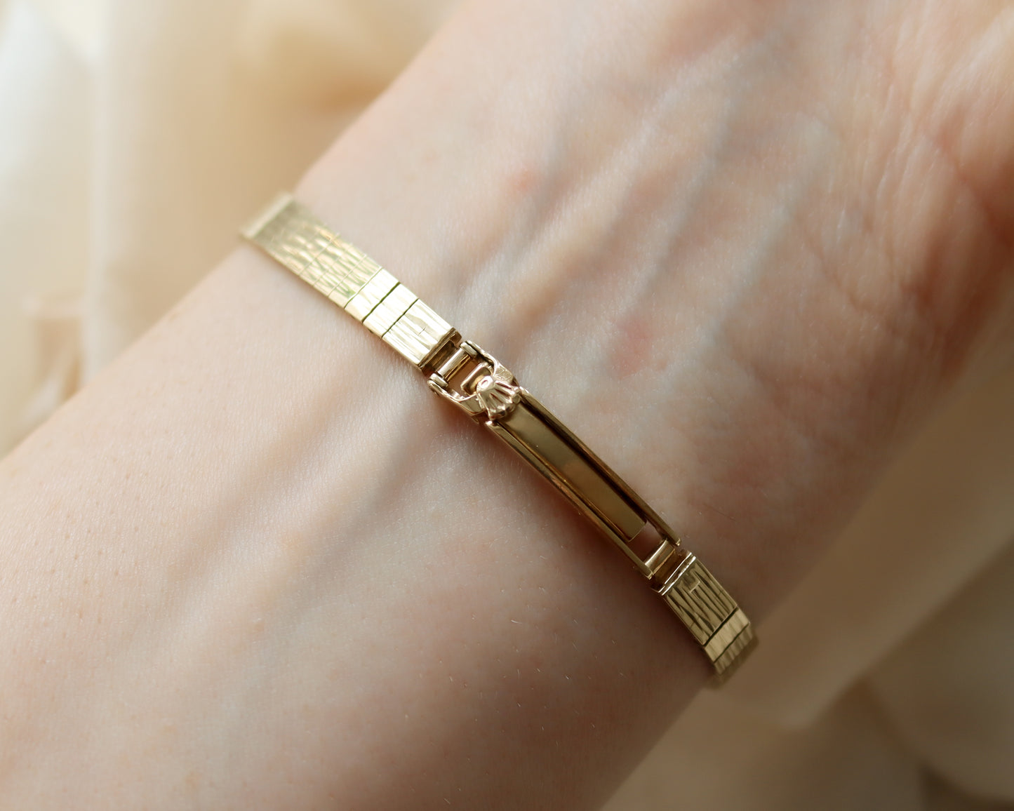 9ct gold vintage Rolex precision watch from 1960