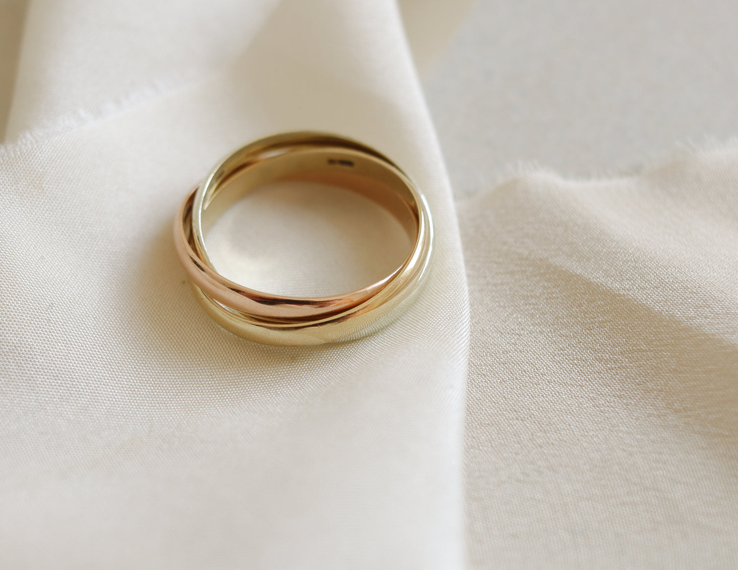 9ct gold tri-colour 3 band ring UK O