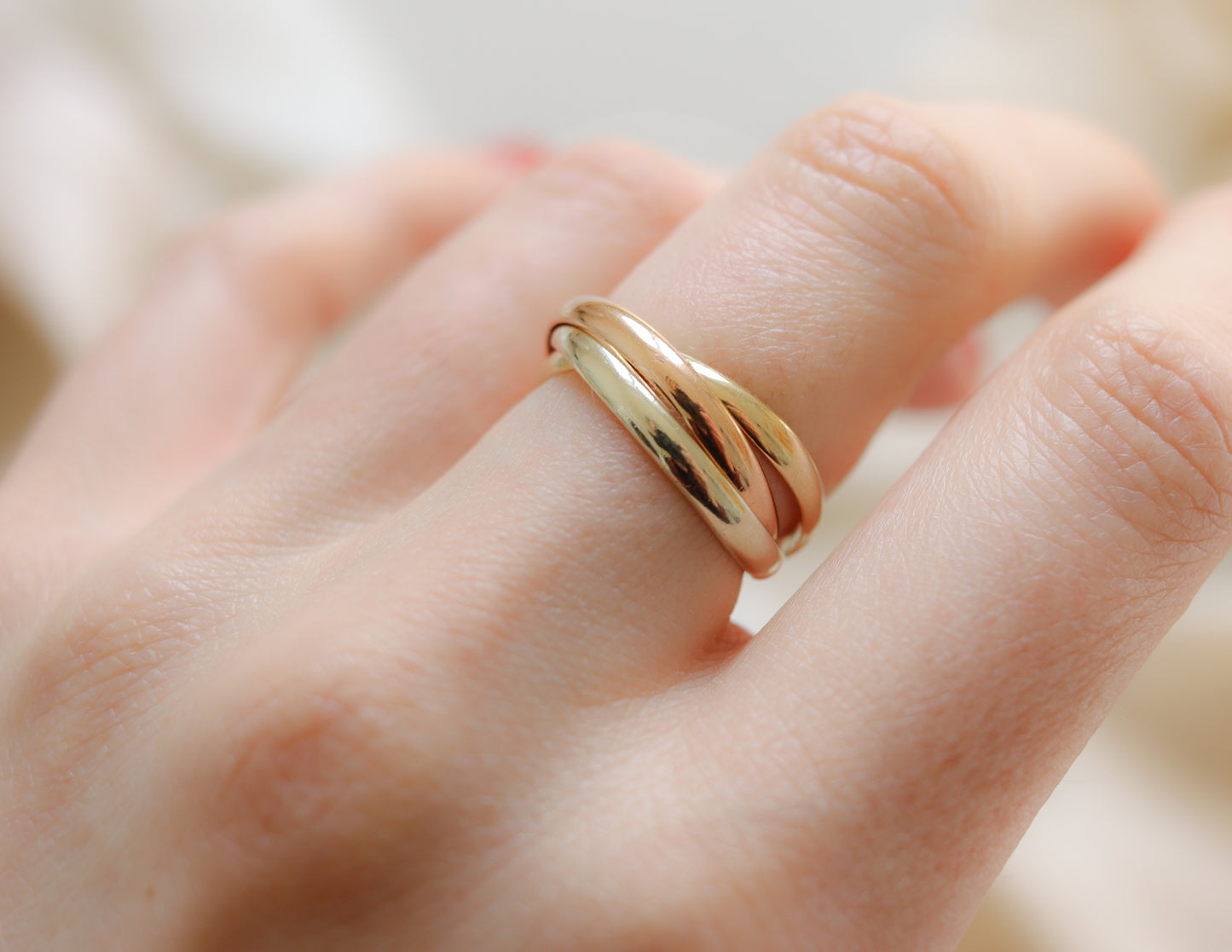 9ct gold tri-colour 3 band ring UK O