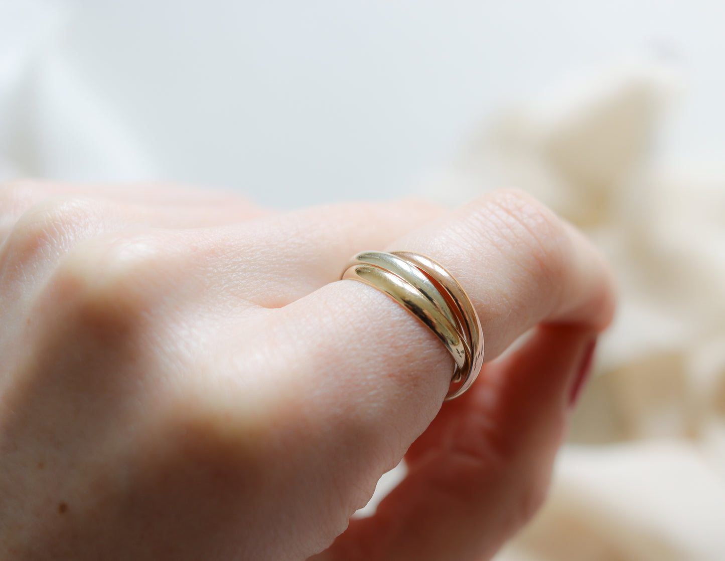 9ct gold tri-colour 3 band ring UK O