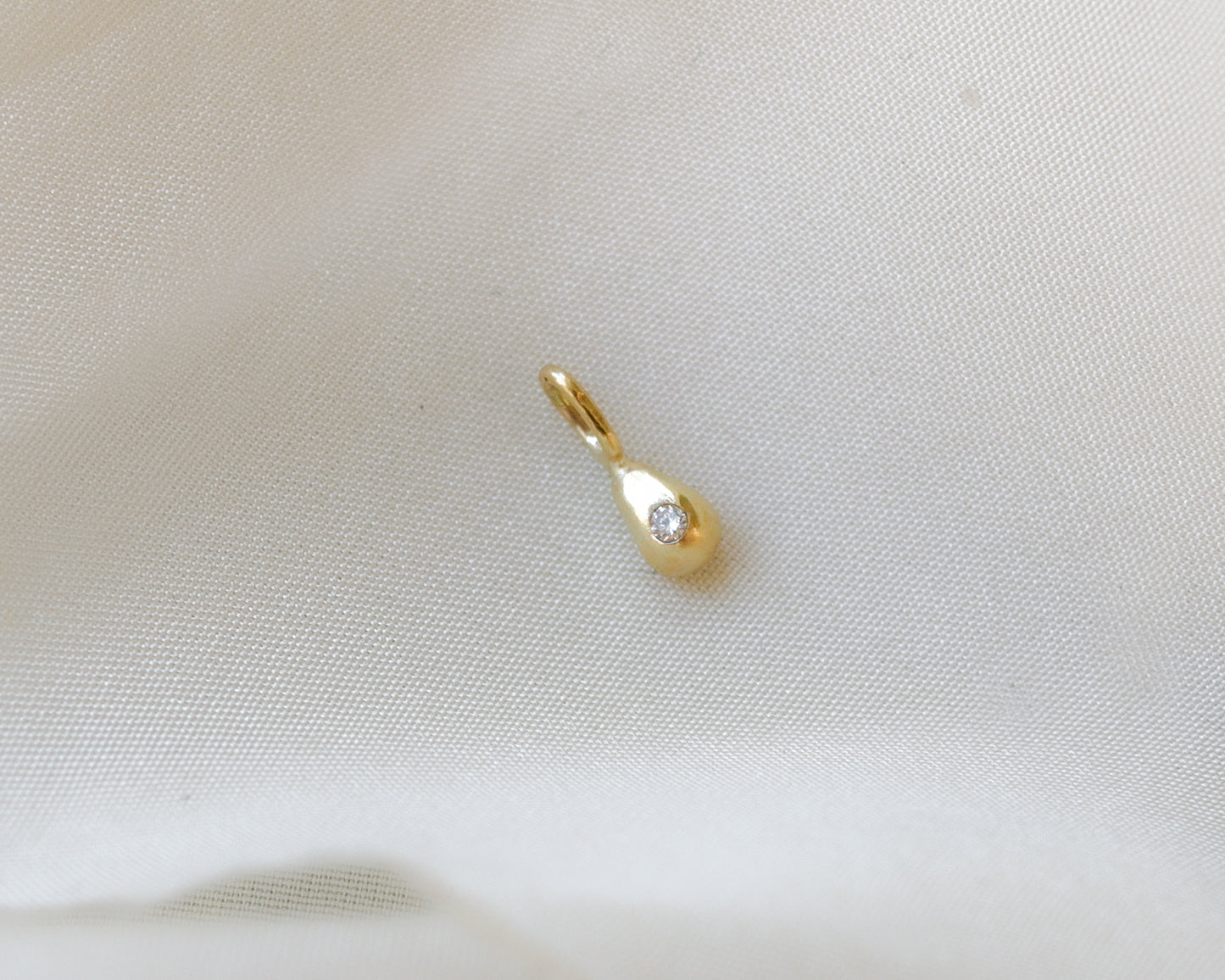 9ct yellow gold tear drop diamond charm pendant