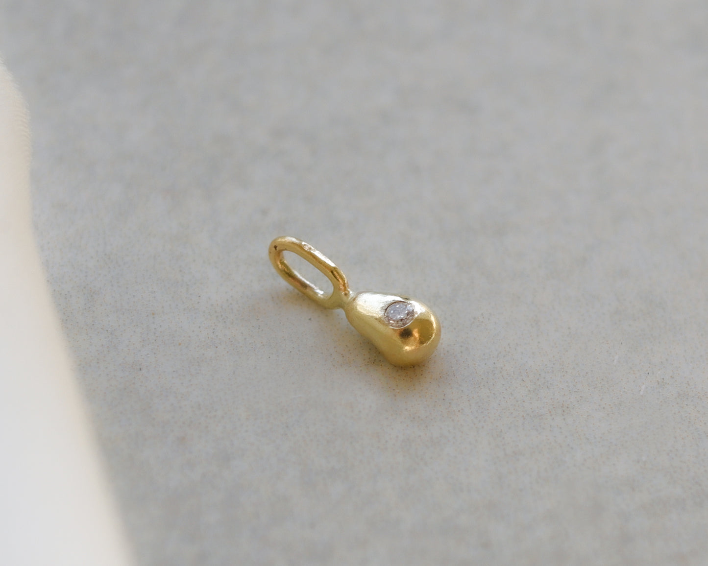 9ct yellow gold tear drop diamond charm pendant