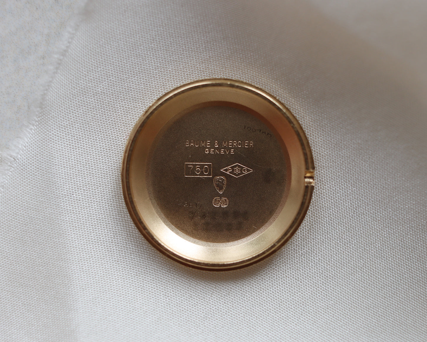 18ct gold 1980's Baume & Mercier oval quartz watch