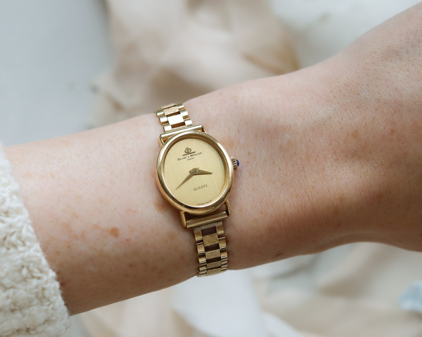 18ct gold 1980's Baume & Mercier oval quartz watch