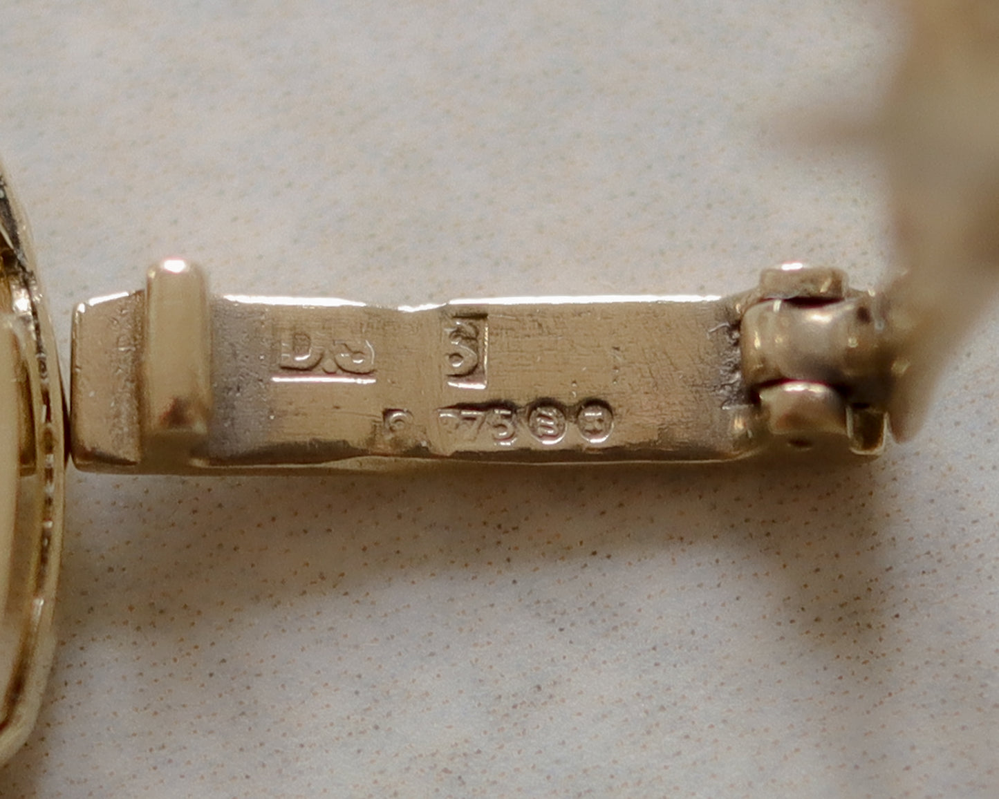 Rolex ladies solid gold wrist watch