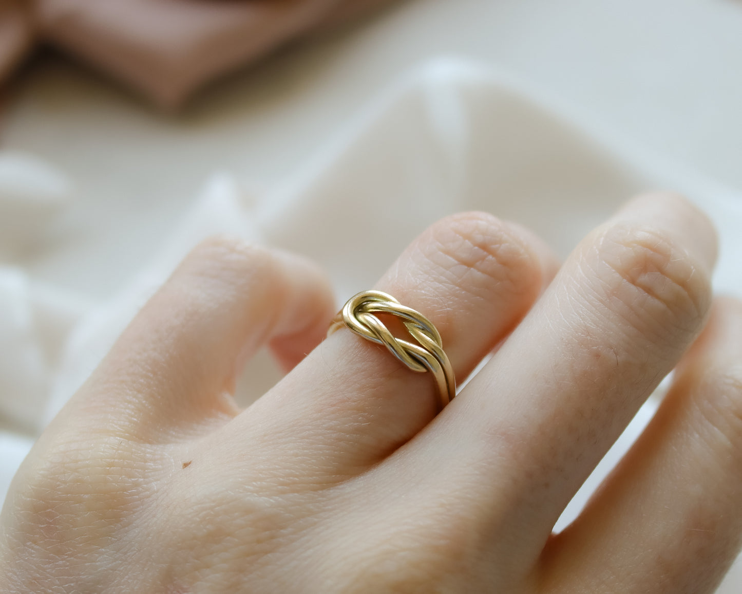Vintage 9ct Gold Symbolic Knot Ring – London 1977