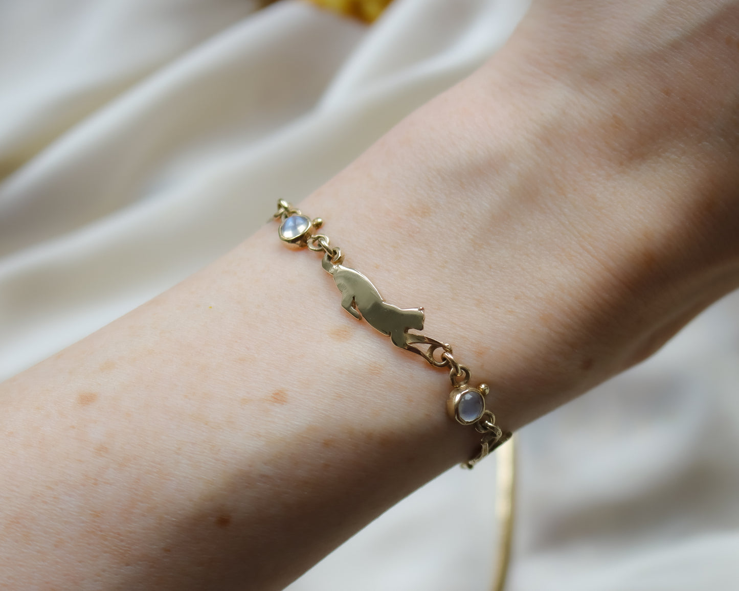 Vintage 9ct Gold Moonstone Cat Bracelet - 18cm