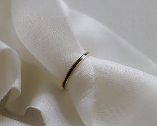 14ct gold black enamel band UK P1/2