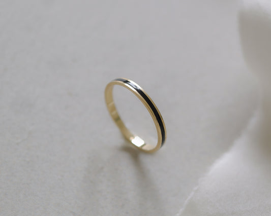 14ct gold black enamel band UK O1/2