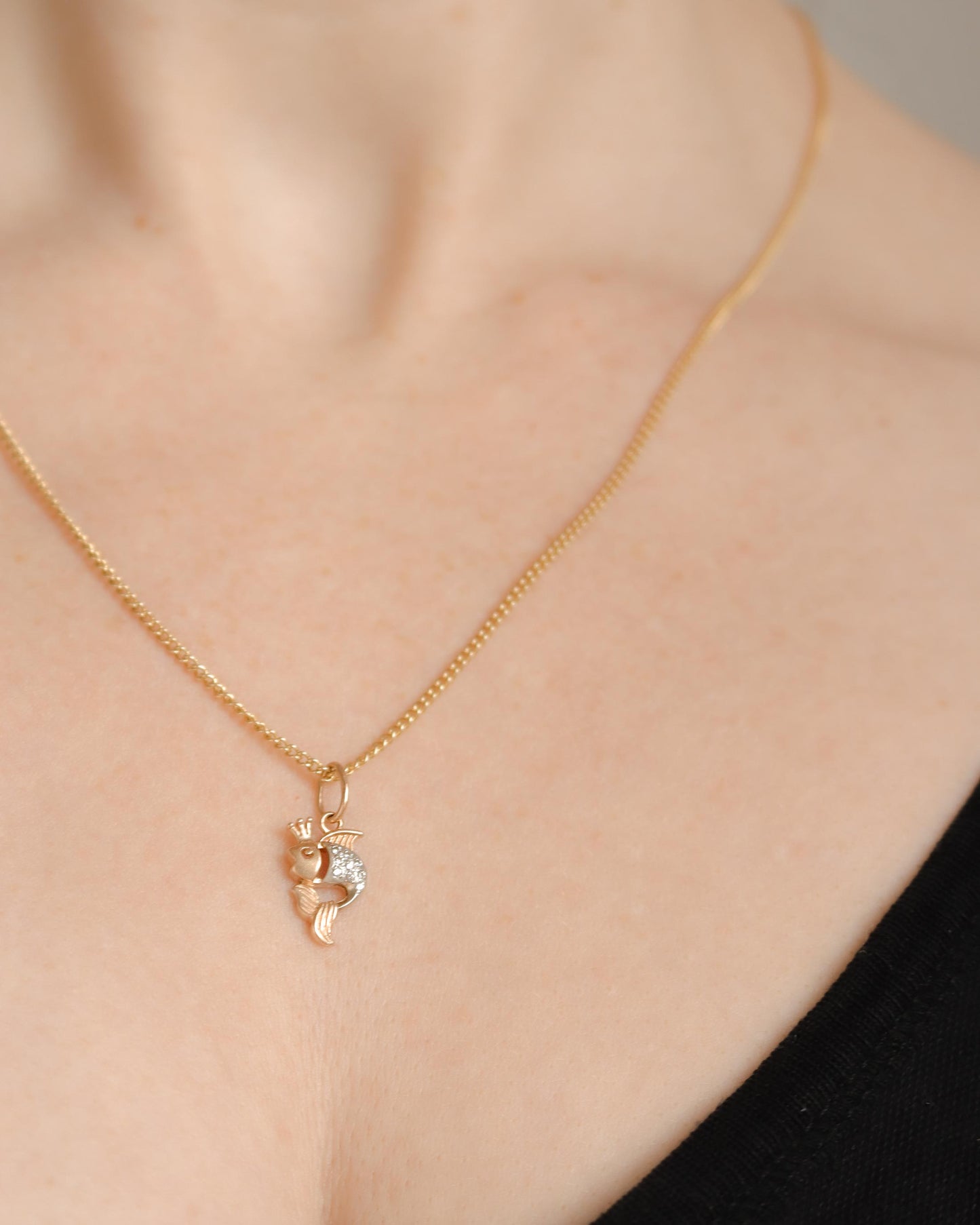 14ct gold diamond fish pendant