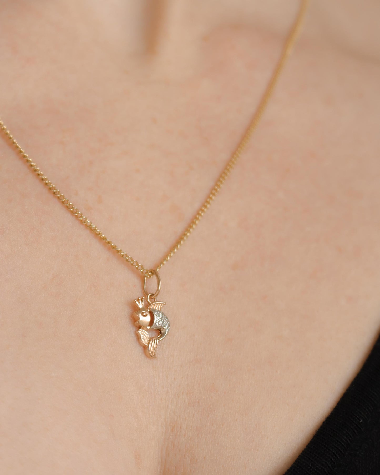 14ct gold diamond fish pendant