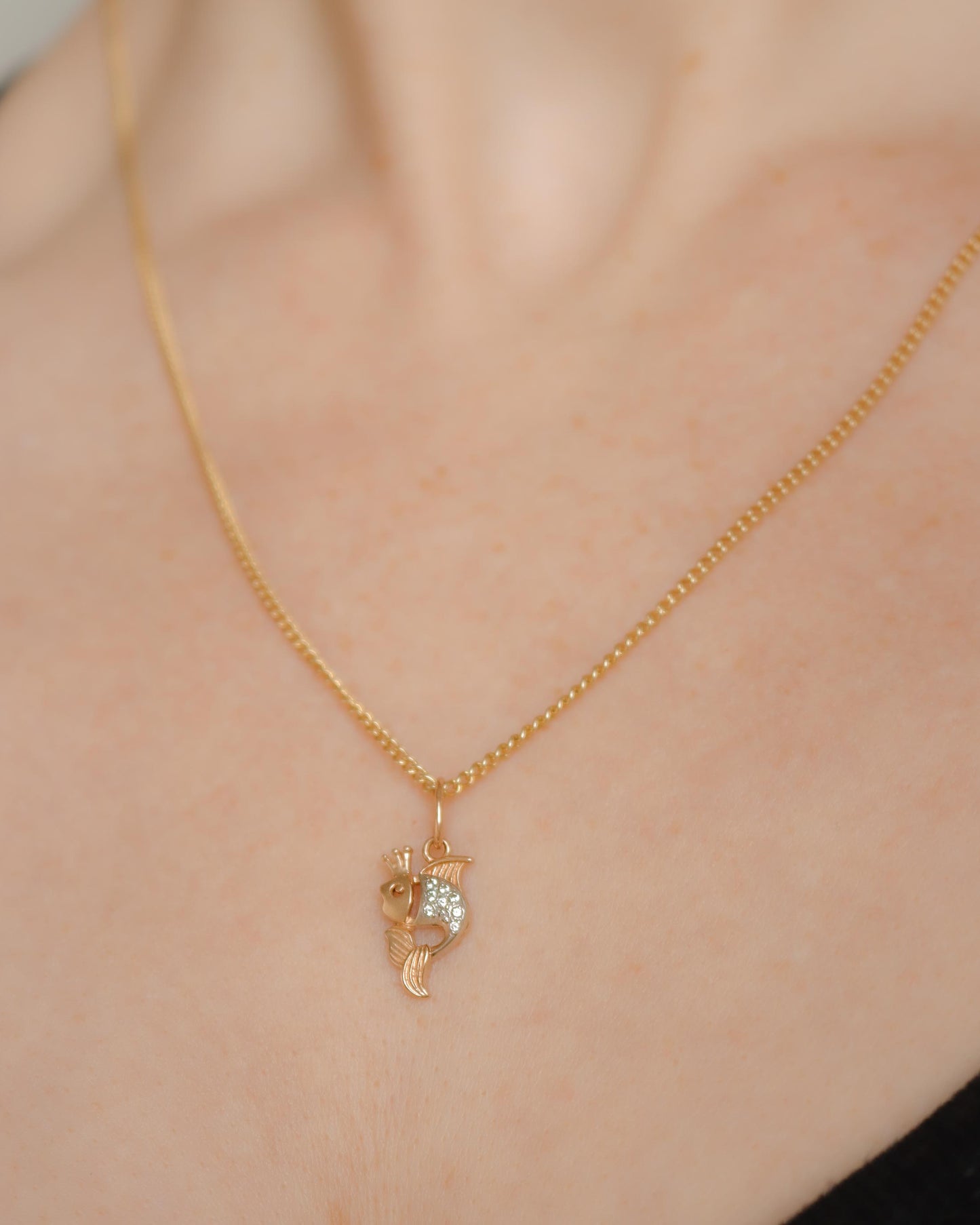 14ct gold diamond fish pendant