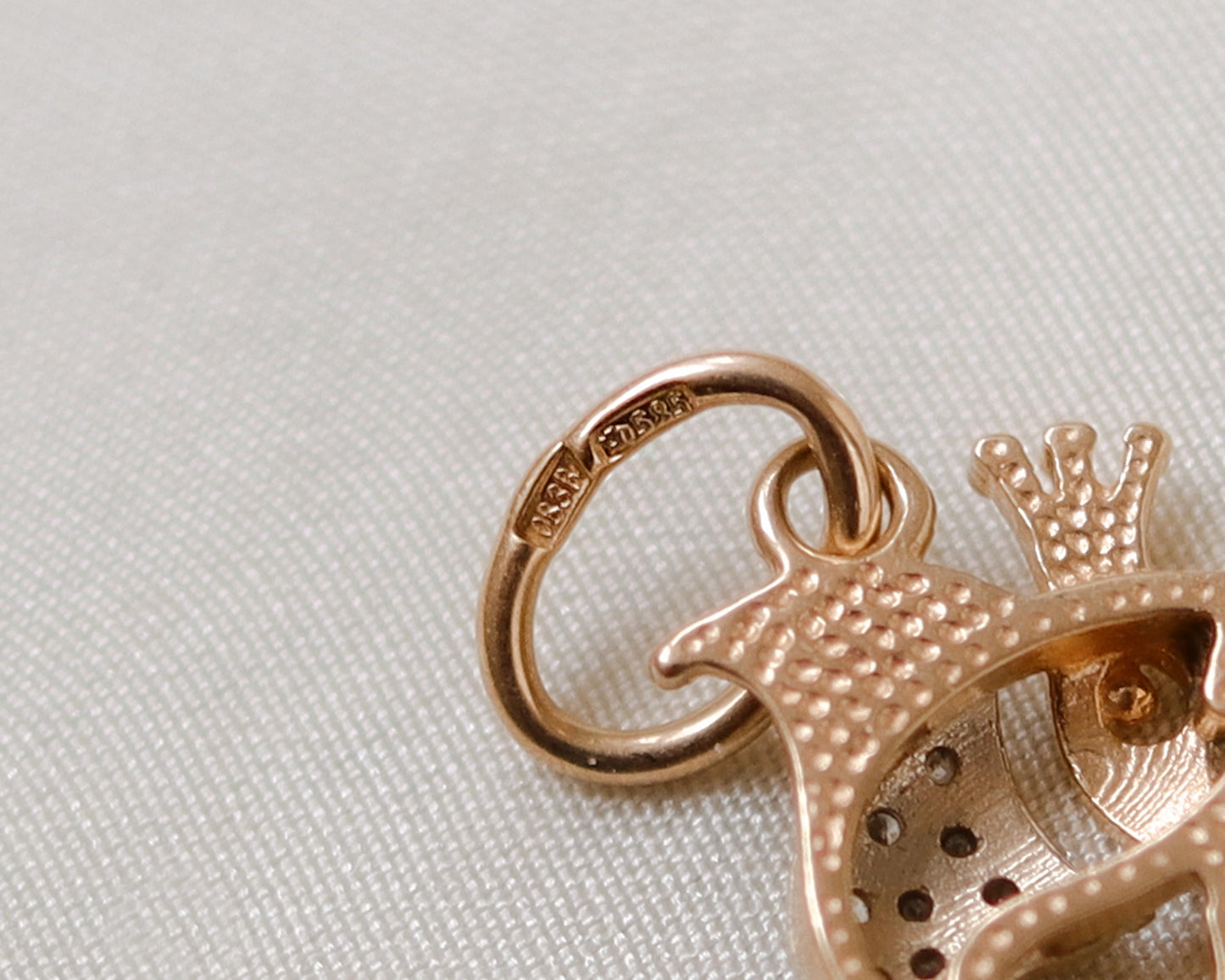 14ct gold diamond fish pendant