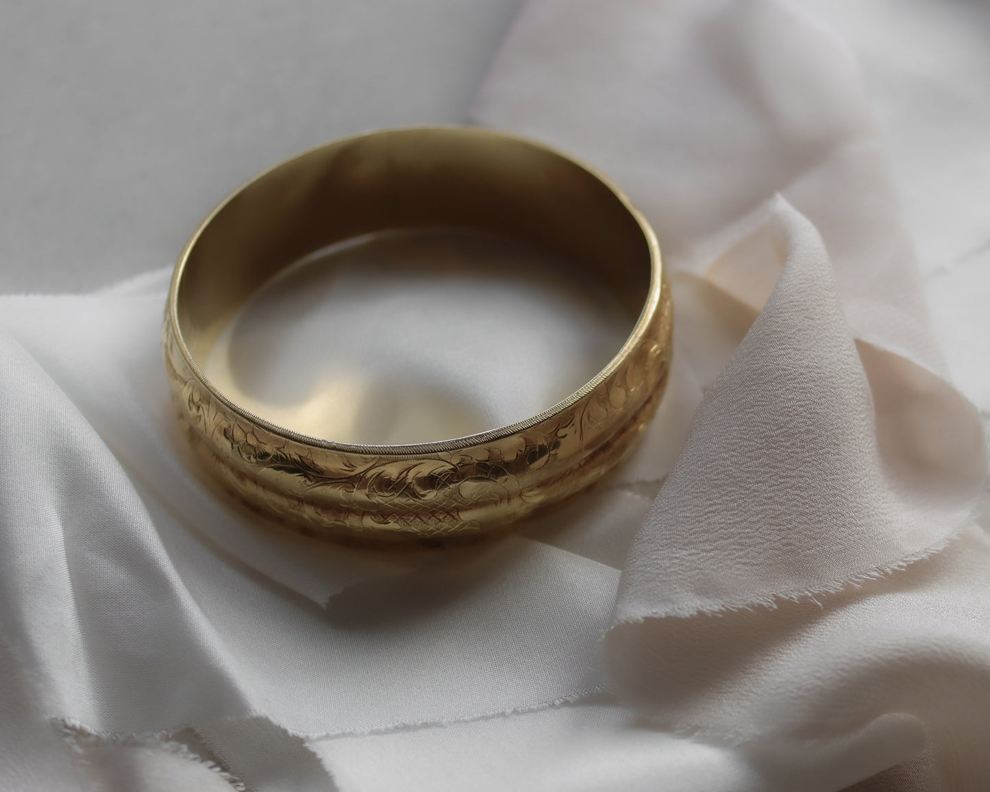 Early 20th century 14ct Gold Foliate Bangle
