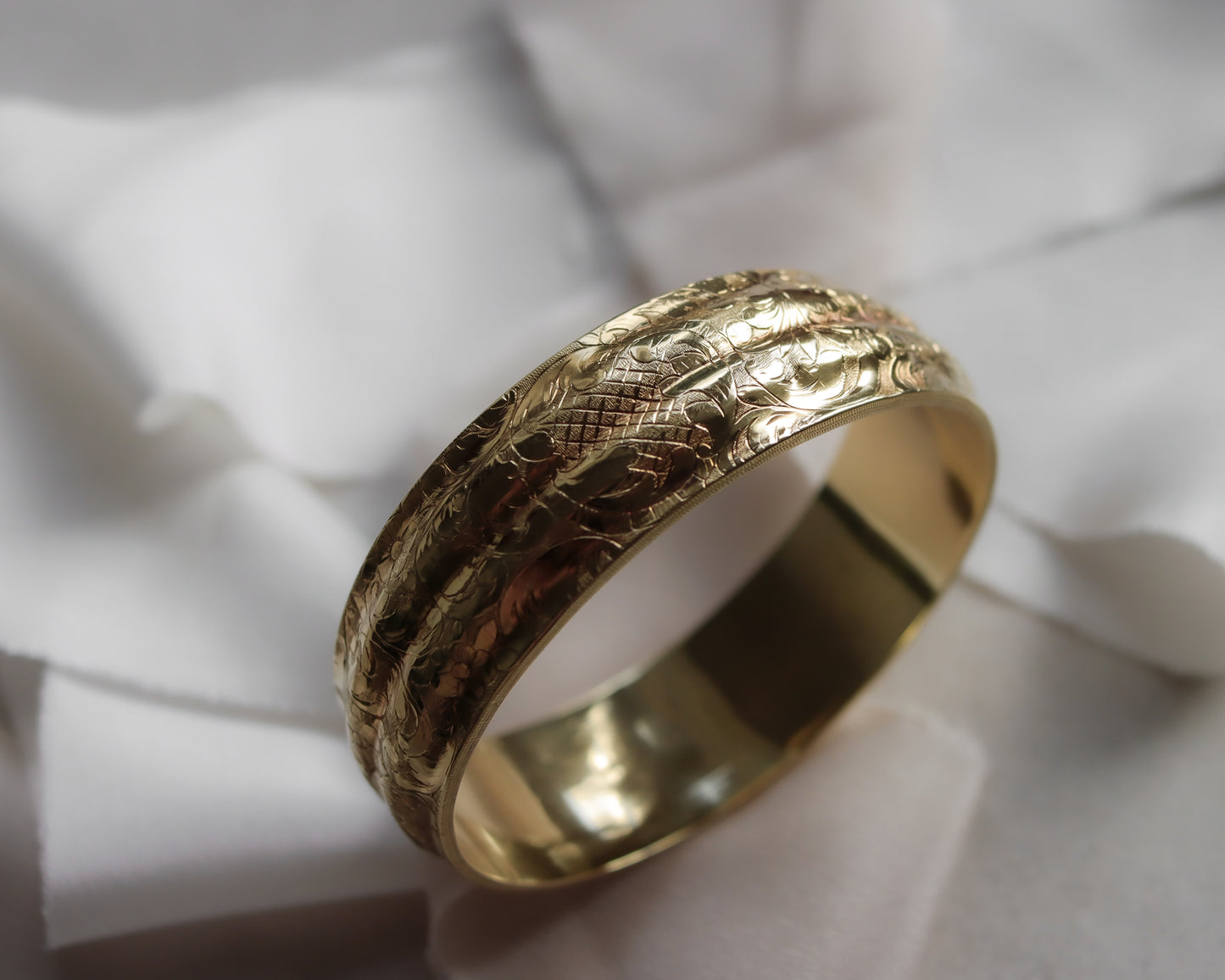 Early 20th century 14ct Gold Foliate Bangle