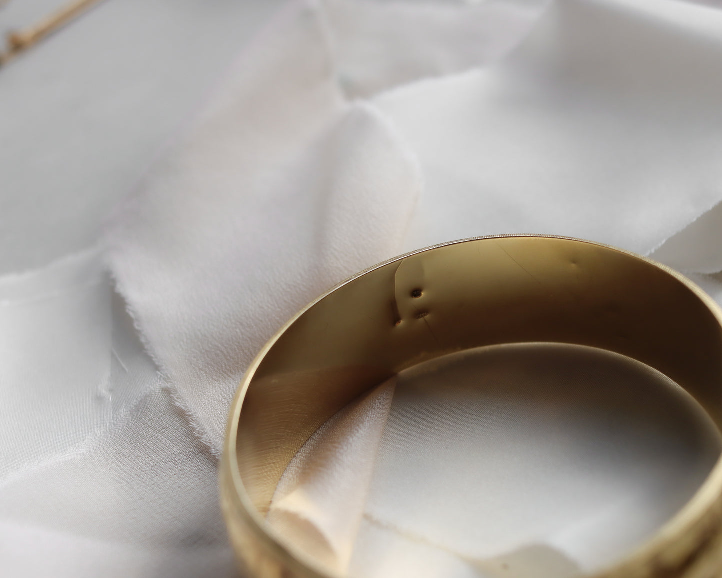 Early 20th century 14ct Gold Foliate Bangle