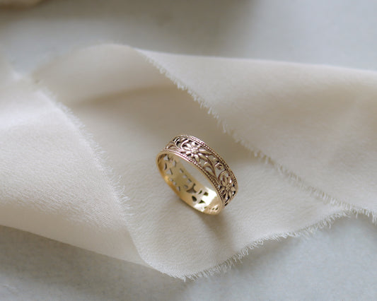 beautiful 14ct floral band UK K