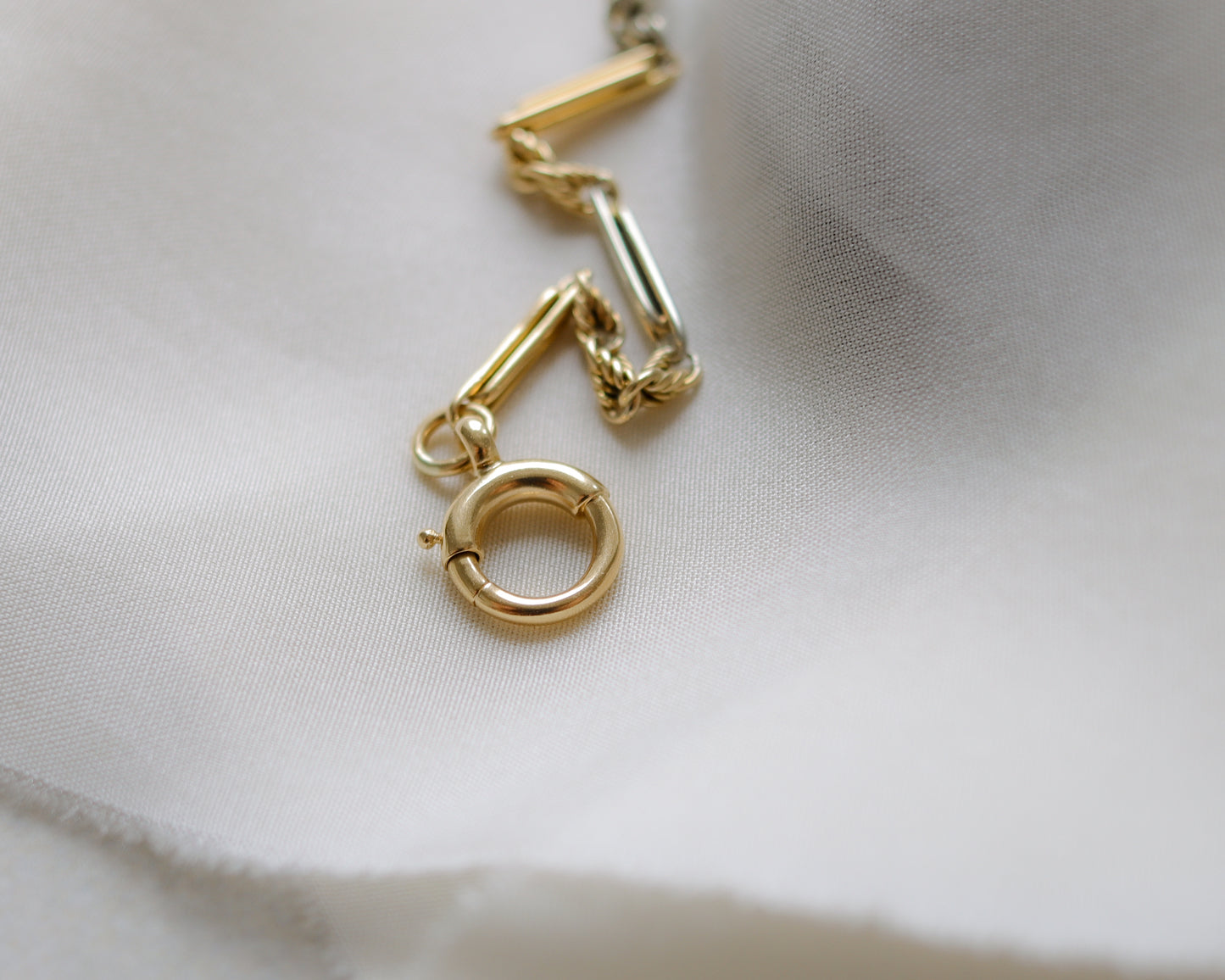 18ct gold bi-coloured watch chain