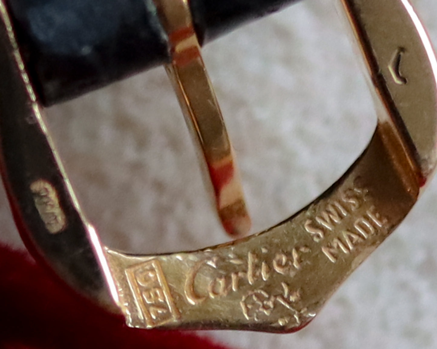 Rare Ladies 18ct gold Cartier Tank Allongee circa. 1990