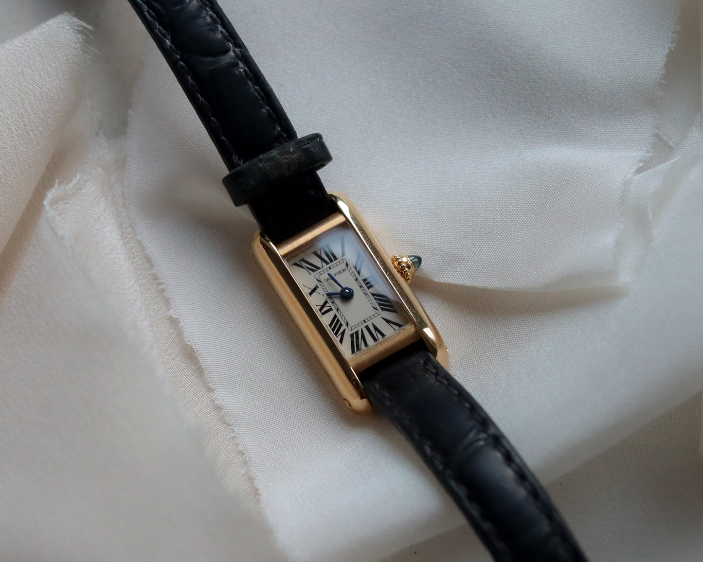 Rare Ladies 18ct gold Cartier Tank Allongee circa. 1990