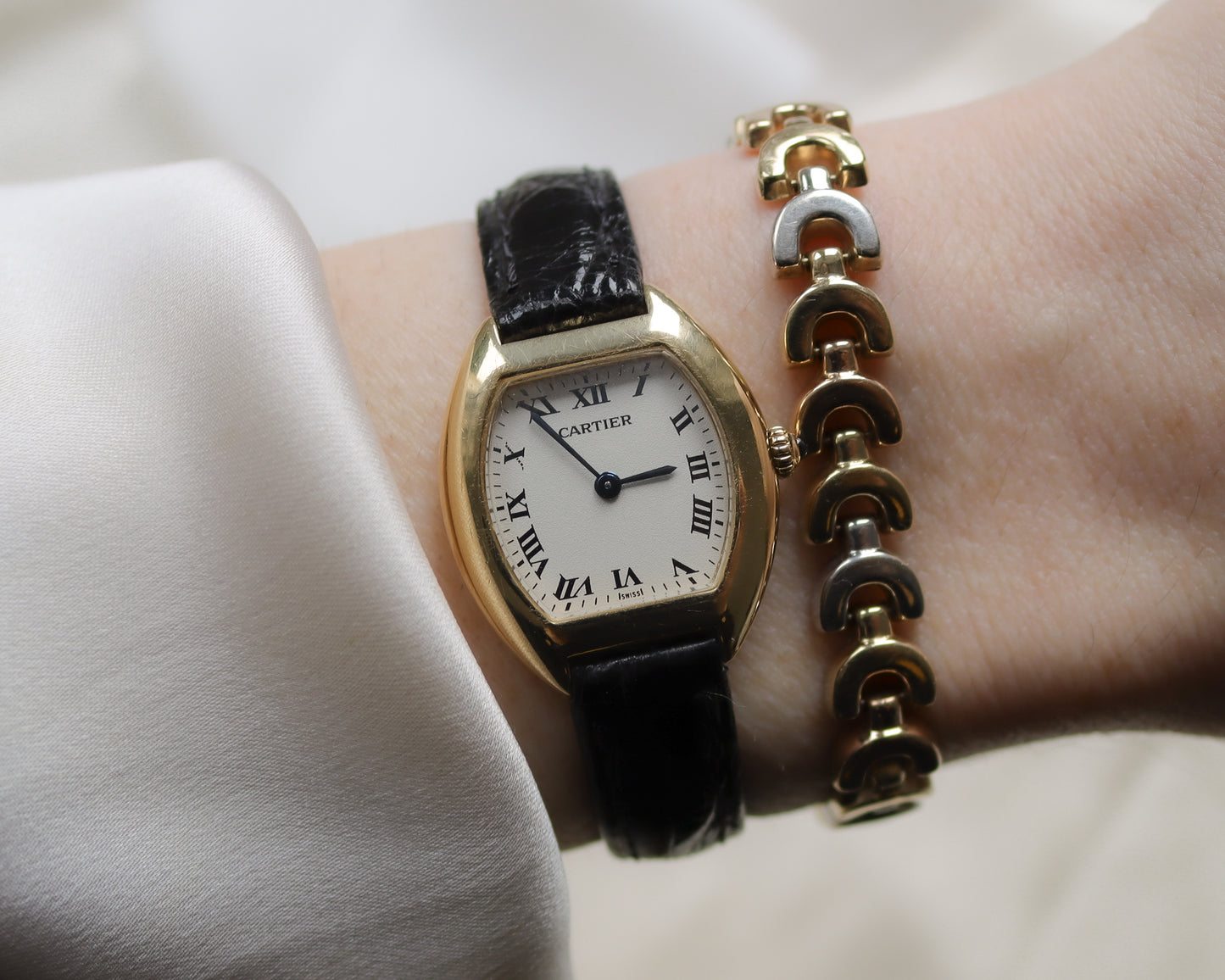 Rare Cartier Tortue Model 1945 in 18ct Yellow Gold - 1996