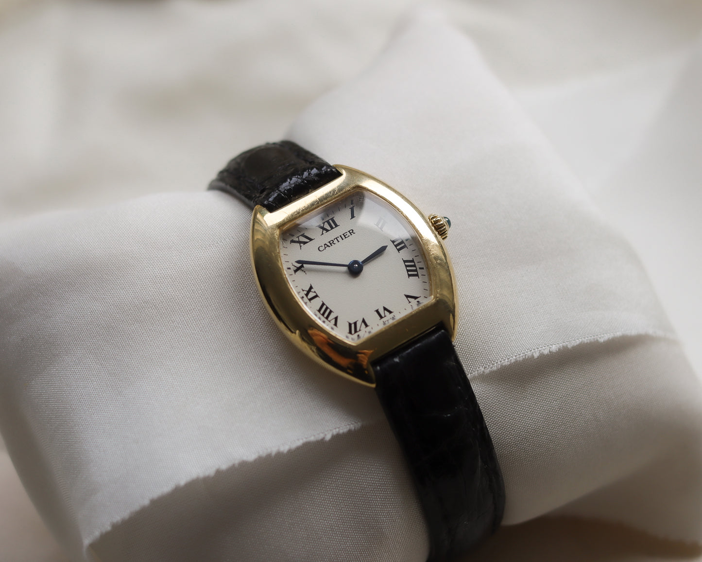 Rare Cartier Tortue Model 1945 in 18ct Yellow Gold - 1996