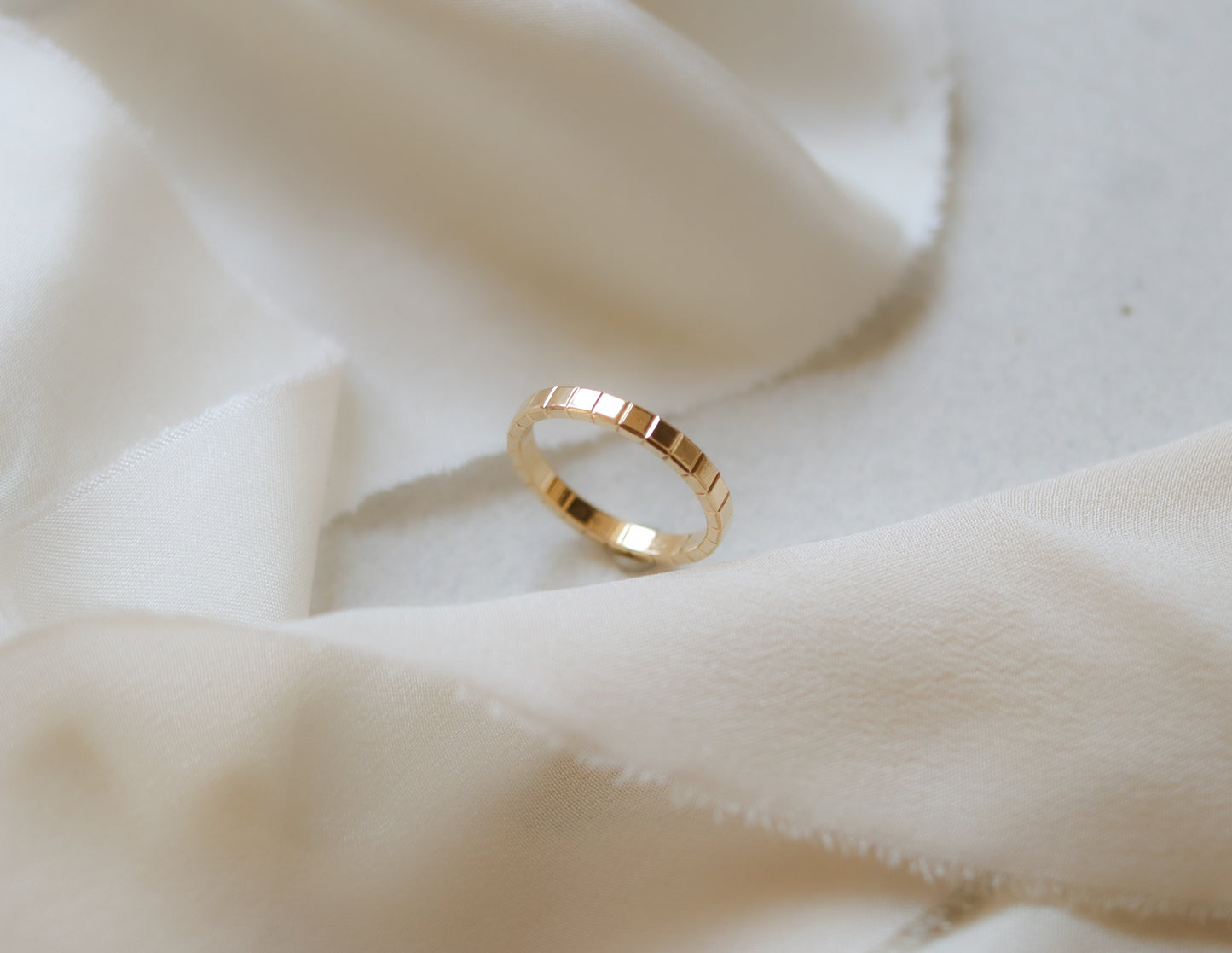 18ct gold Chopard Ice Cube ring with certificate and original box. UK J