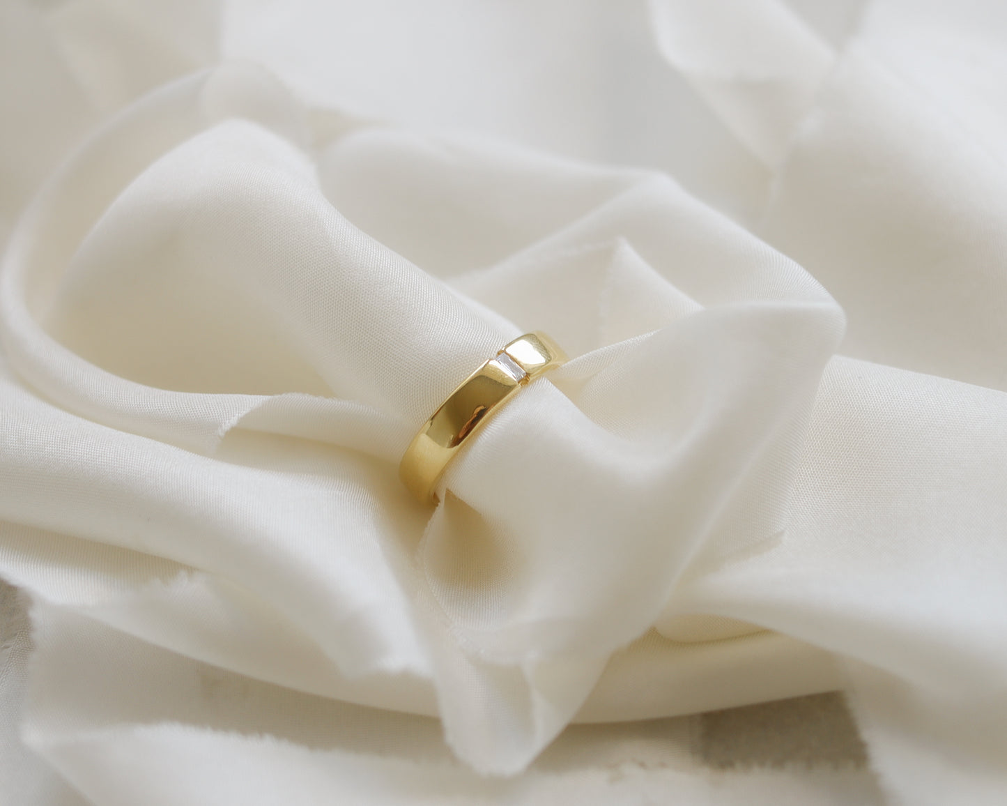 Chunky 18ct gold baguette diamond band UK L 1/2
