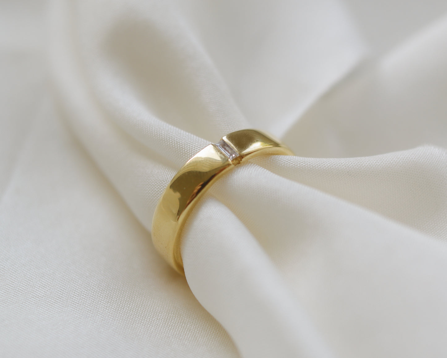Chunky 18ct gold baguette diamond band UK L 1/2