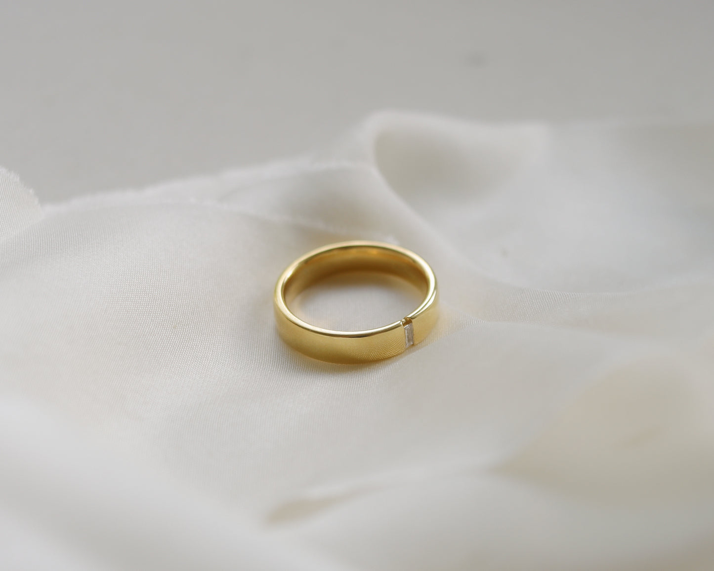 Chunky 18ct gold baguette diamond band UK L 1/2