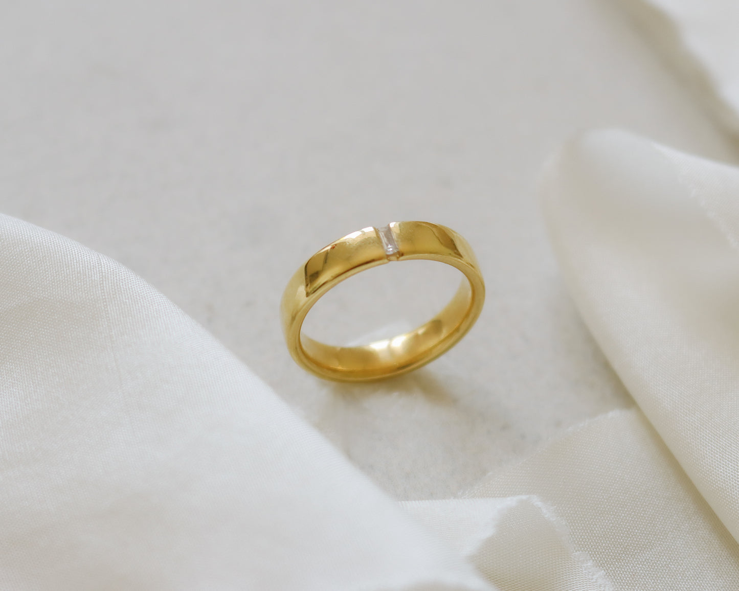 Chunky 18ct gold baguette diamond band UK L 1/2