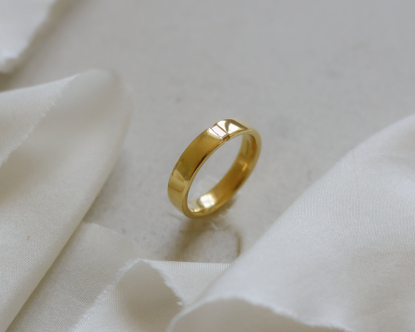 Chunky 18ct gold baguette diamond band UK L 1/2