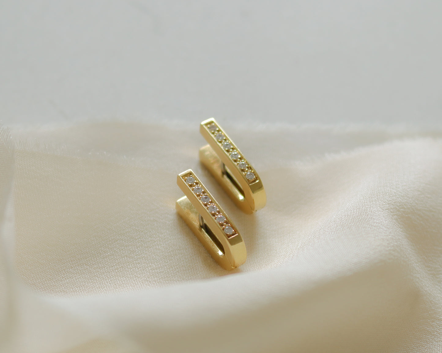 Elegant Vintage 18ct Gold Diamond U-Shaped Huggie Earrings