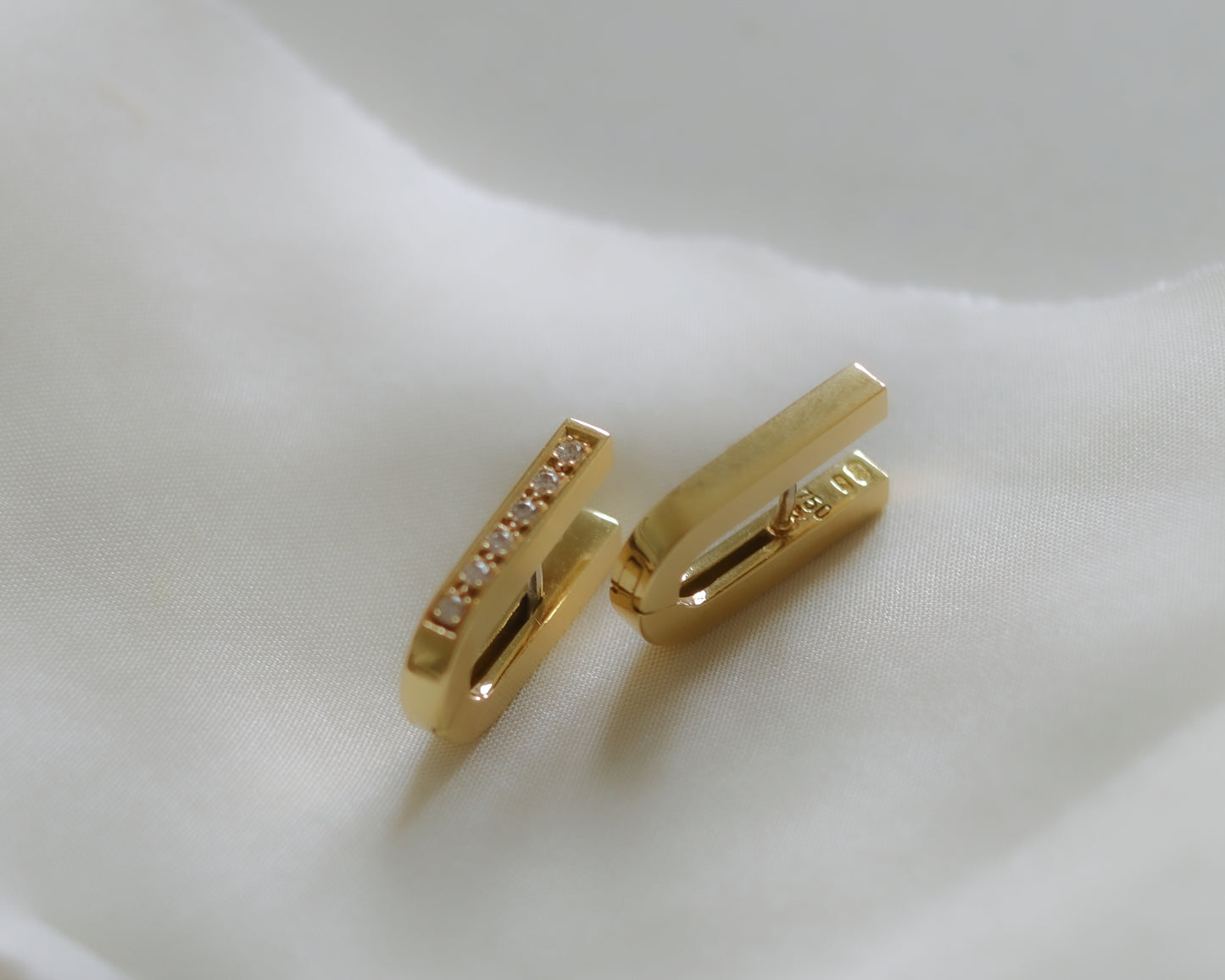 Elegant Vintage 18ct Gold Diamond U-Shaped Huggie Earrings