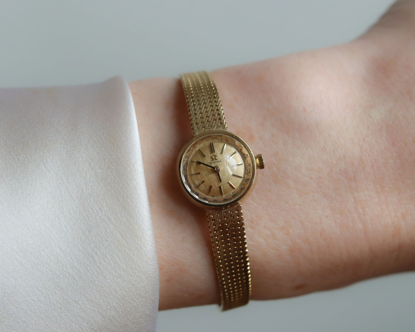 Stunning 1970's 18ct gold Omega watch with flat link bracelet