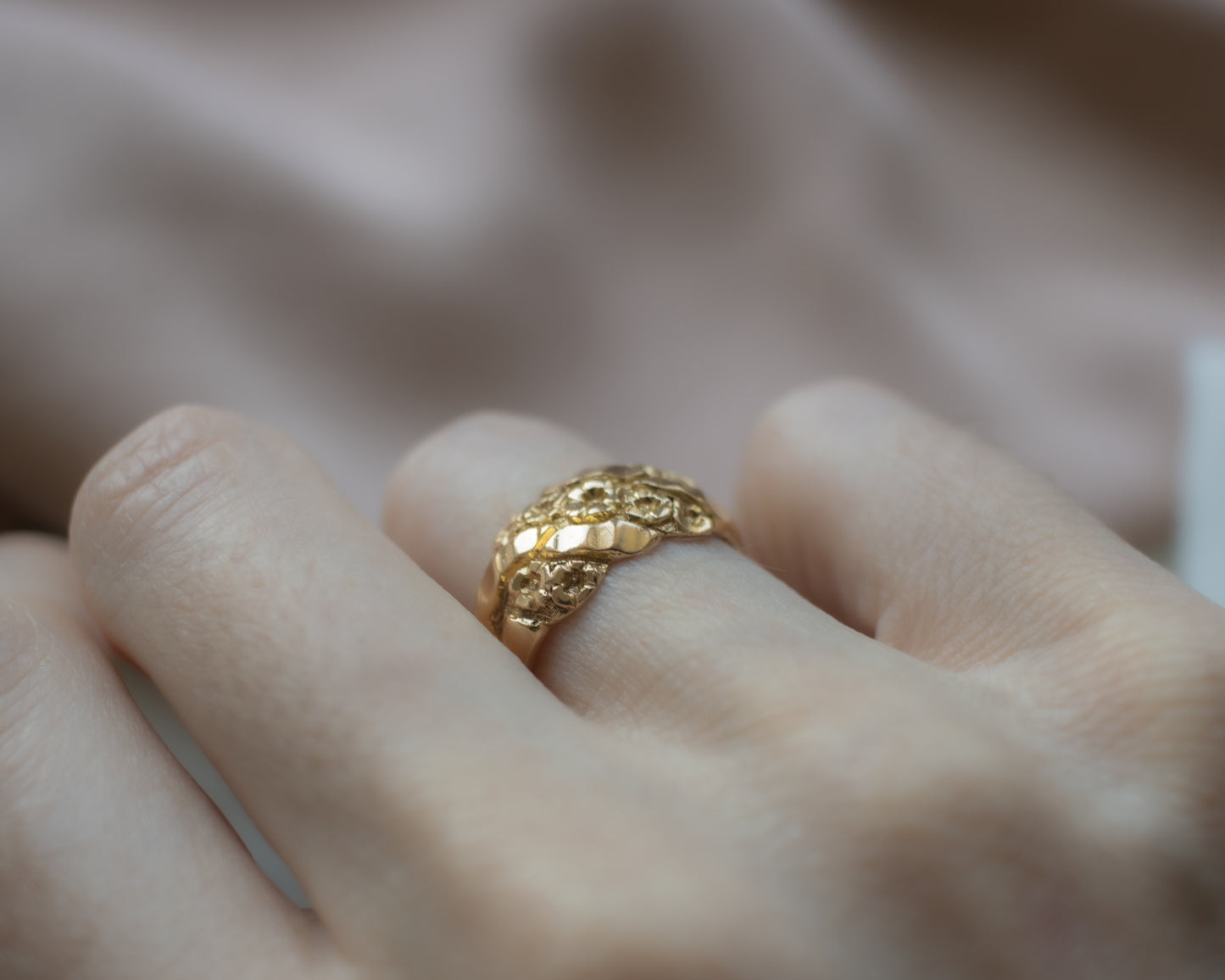 Antique Edwardian 18ct Gold Floral Band Ring – UK O 1/2