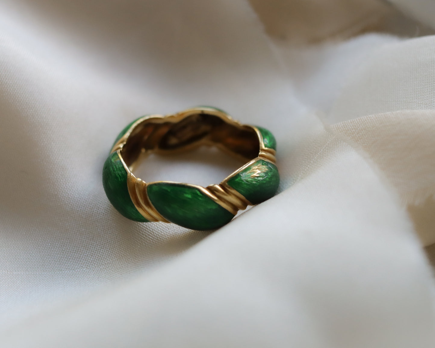 unique 18ct gold and green enamel twist ring UK O