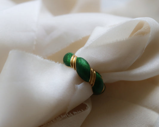 unique 18ct gold and green enamel twist ring UK O