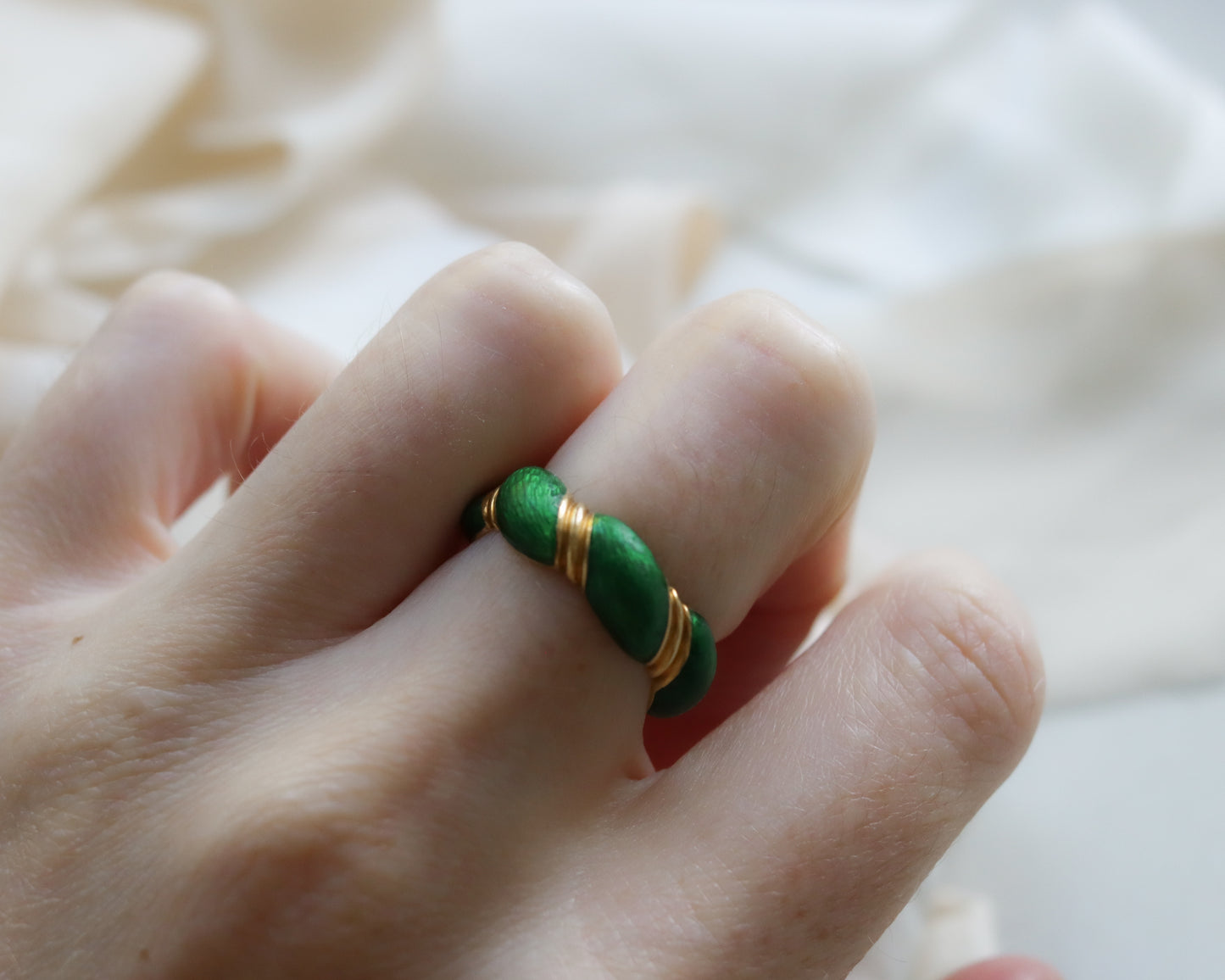 unique 18ct gold and green enamel twist ring UK O