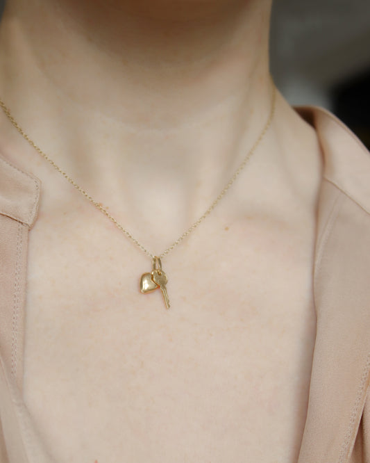18ct gold pendant charm with heart and key