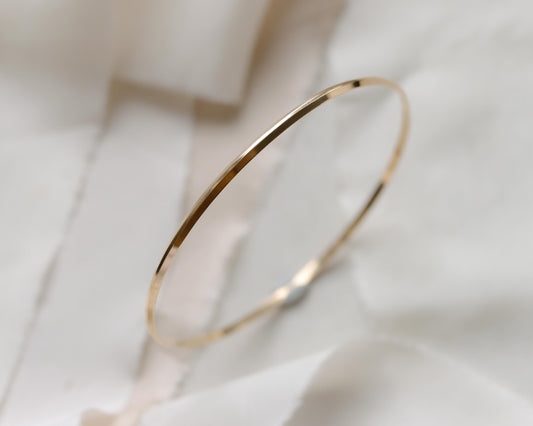 18ct gold knife edge bangle