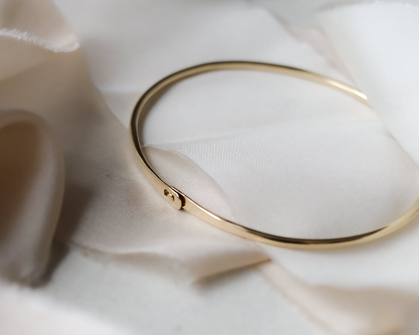4/12 payment for 18ct gold latch closure minimalist bangle