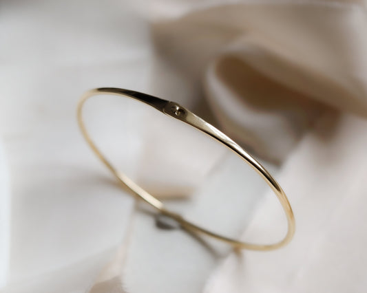 12/12 payment for 18ct gold latch closure minimalist bangle