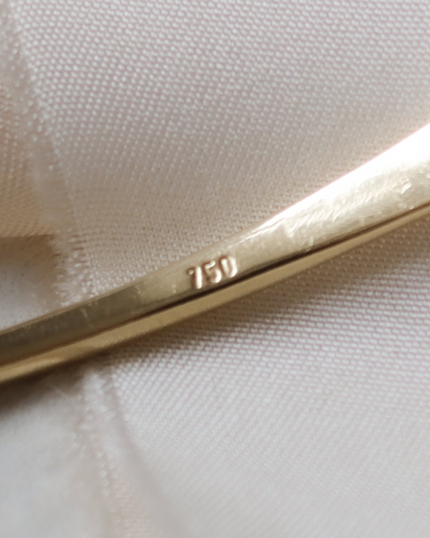 4/12 payment for 18ct gold latch closure minimalist bangle