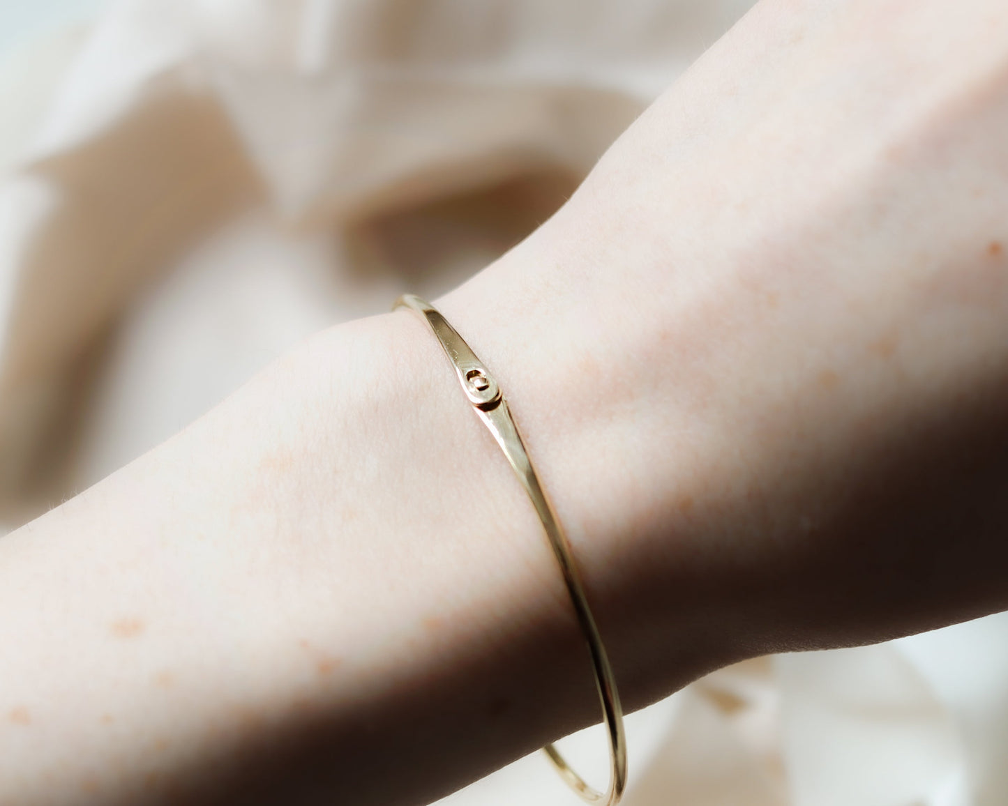 4/12 payment for 18ct gold latch closure minimalist bangle