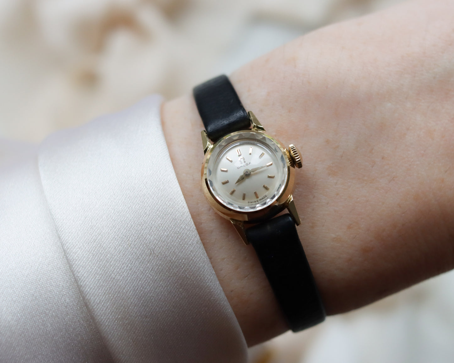 18ct gold Omega Saphette with black leather strap 1958