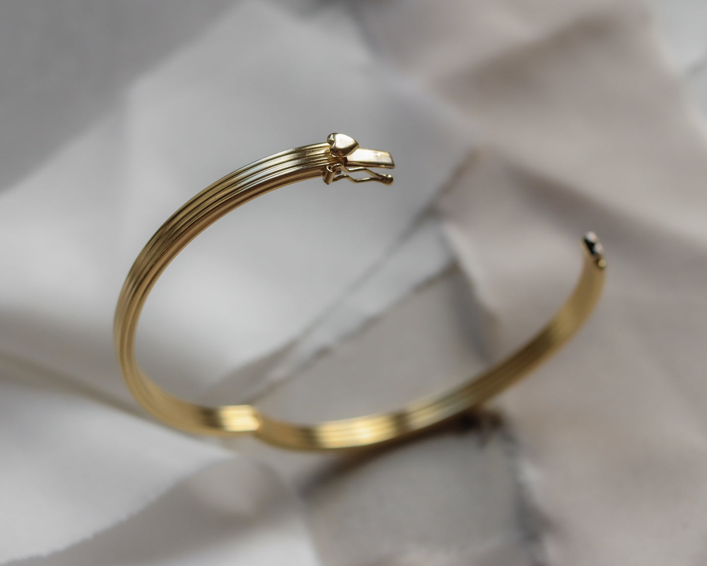 Vintage 18ct Gold Ribbed Heart-Clasp Bangle (2001)